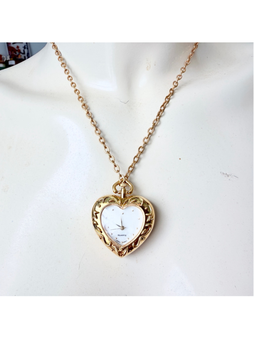 Vintage Avon Heart Watch Necklace Long Gold Tone Quartz Pendant Jewelry - Picture 4 of 10